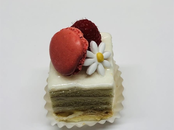 cake petit four